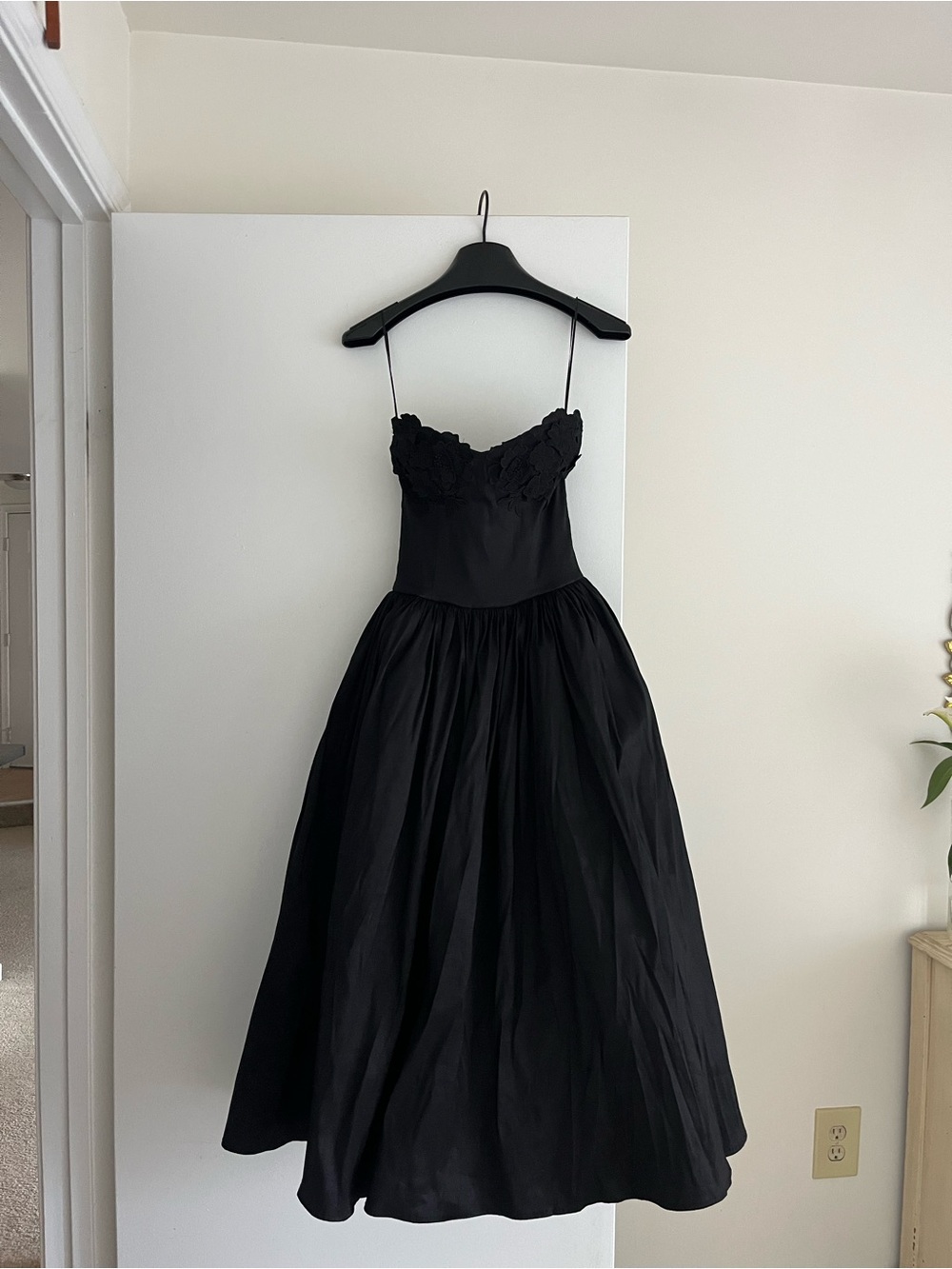 Meshki Strapless Black Tea-Length Dress with Floral Appliqué - Picture 2 of 6